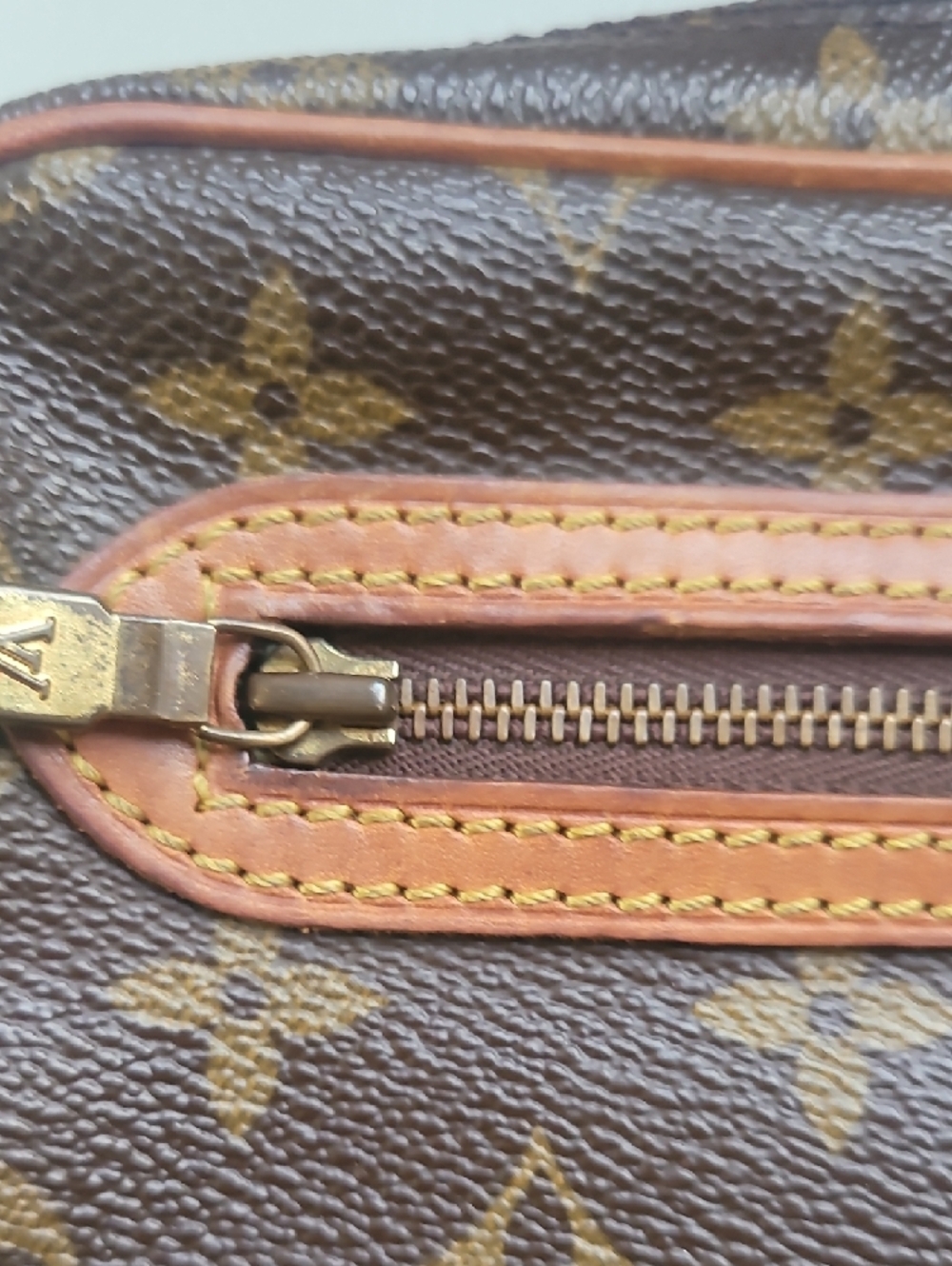 Louis Vuitton Marly Dragonne Monogram Clutch GM - Picture 13 of 16